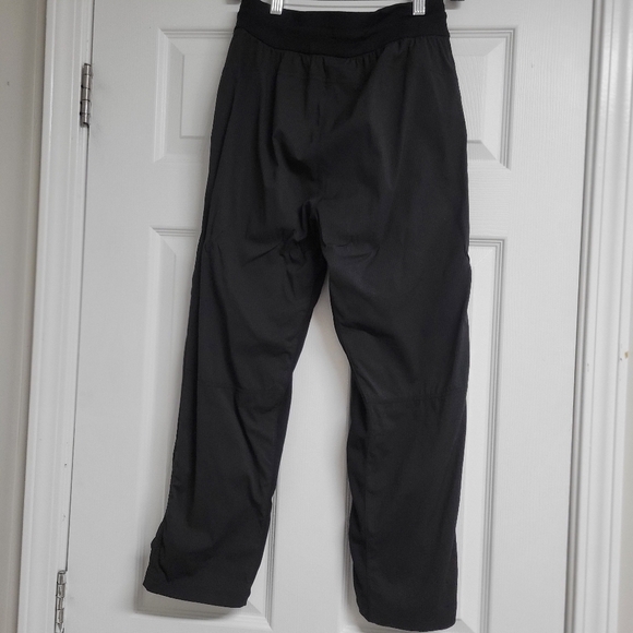 Lululemon Beyond The Studio Black Crop Pants. - Picture 6 of 11